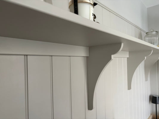 Wall mounted shelf with corbels