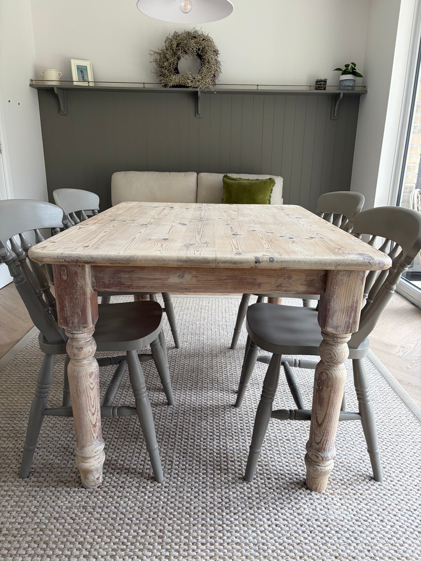 Pine table and 4 x spindle chair set in Baluster