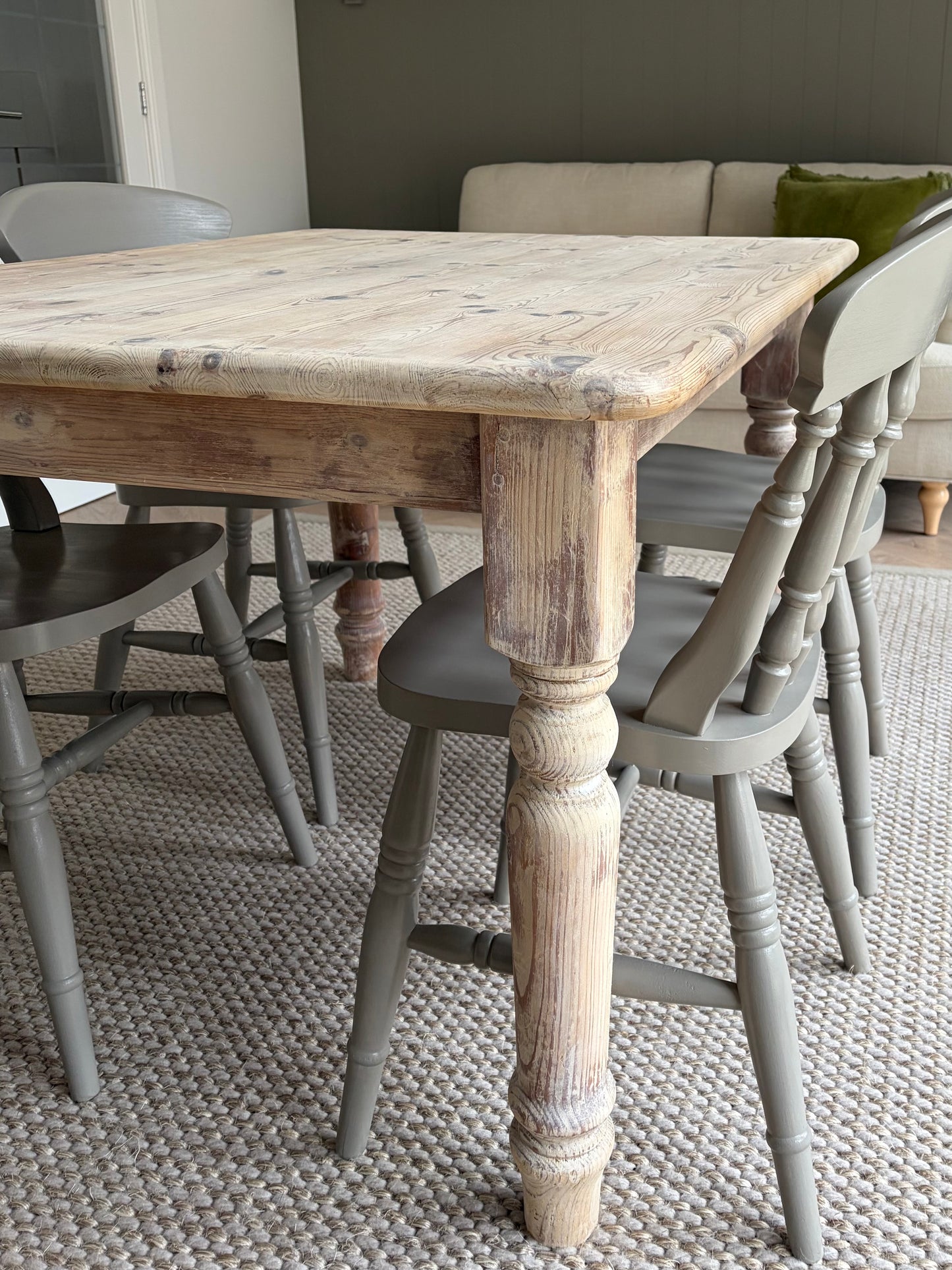 Pine table and 4 x spindle chair set in Baluster
